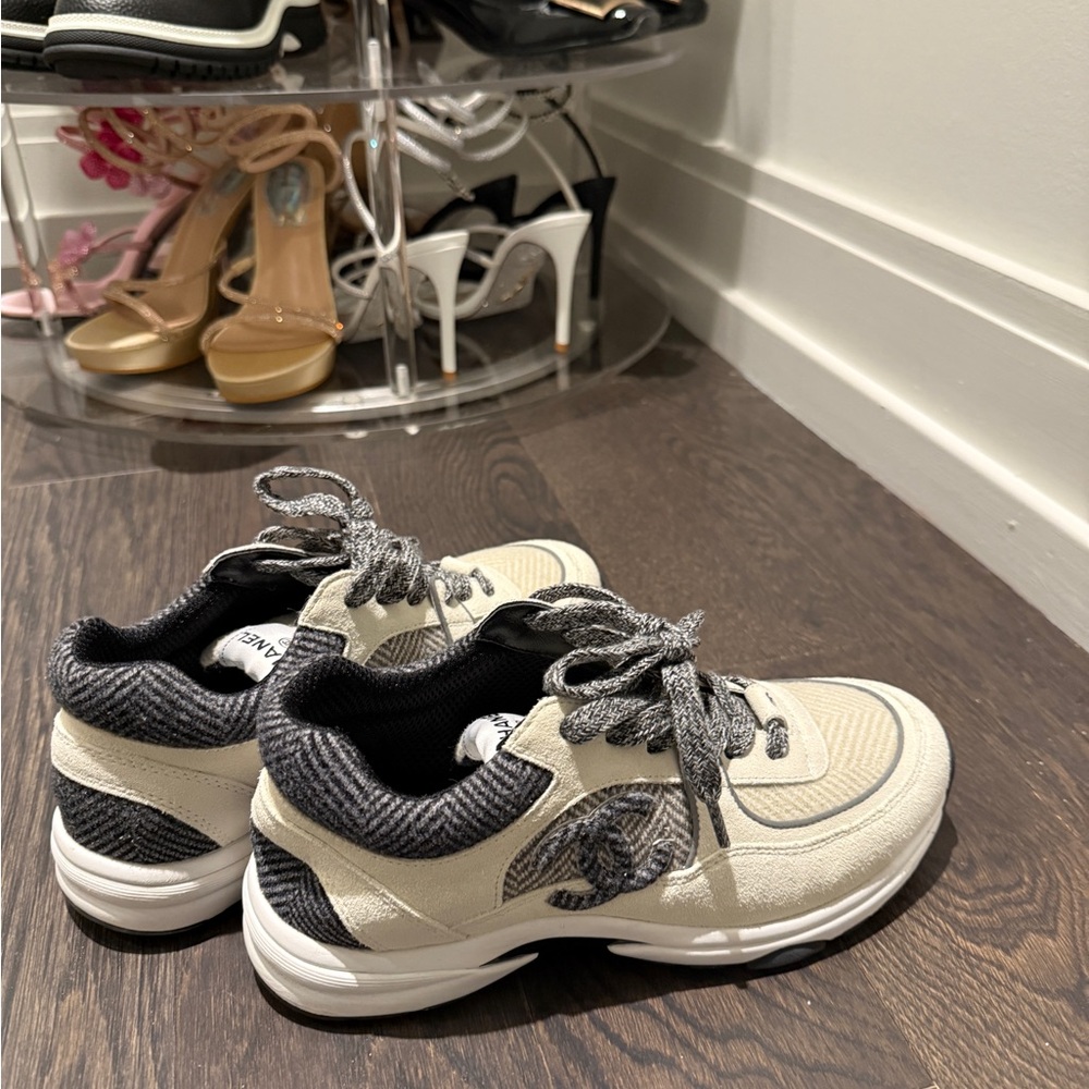 CHANEL Ivory and Ebony Lace-Up Sneakers - Picture 3 of 6